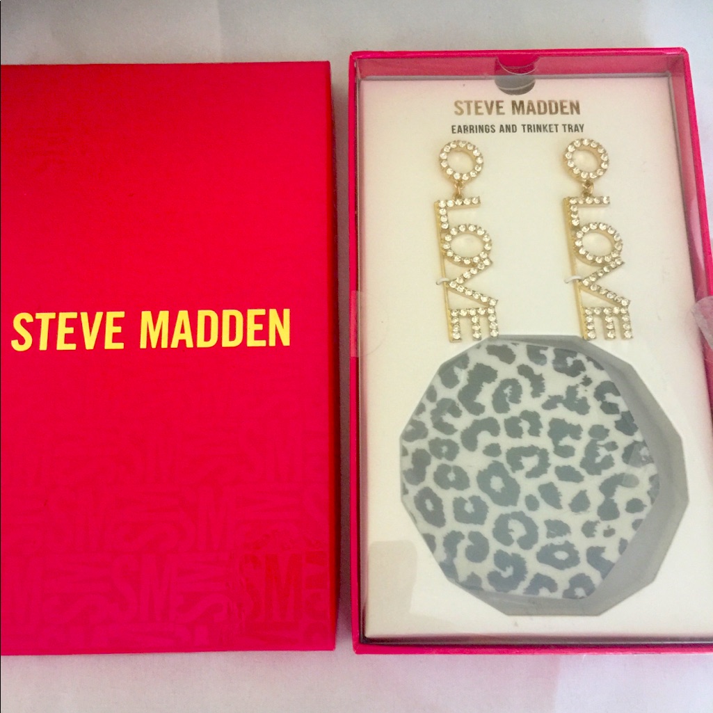 Steven Madden Earrings With Trinket Tray